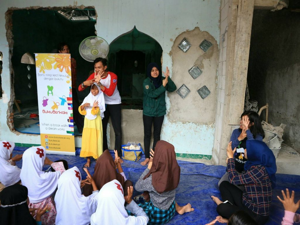 #VisitBuki Kampung Dao: Belajar Bahasa Isyarat Itu Gampang
